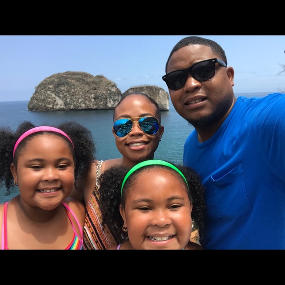 Hello, I’m Donishia! 🙋🏽‍♀️ - Picture 4 of 4